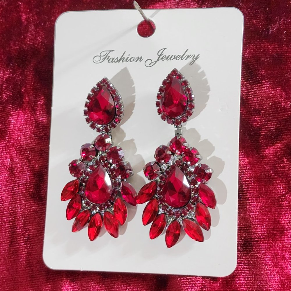 Golden Rhinesone pierced Earrings - Picture 2 of 5